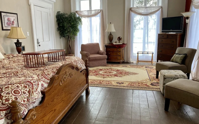Historic McDonald Airbnb