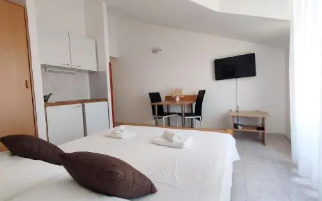 Apartments and Rooms Saric