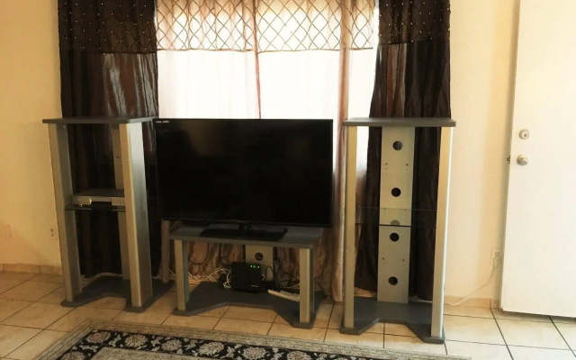 Fully Furnished Apartment in Glendale