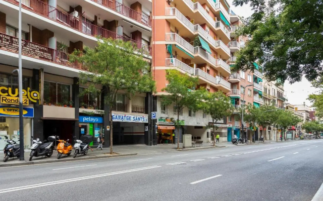 Spacious 4 Bedroom Apartment Fira BCN & Camp Nou