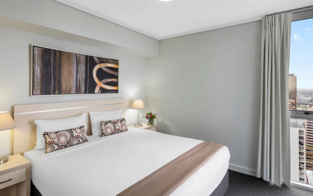 2BR EPIC VIEWS ★CBD★ 2 Cars ★Pool★Wine★Gym★Netflix