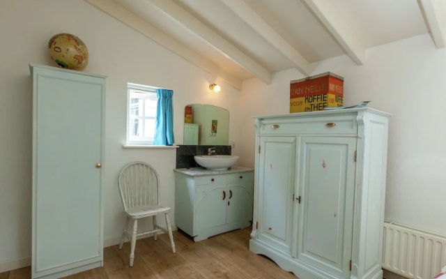 Stylish Holiday Home with Box Bed near Lake Veere