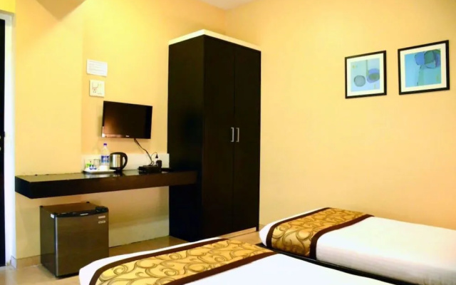 OYO 6002 Avezeekaa Corporate Residency