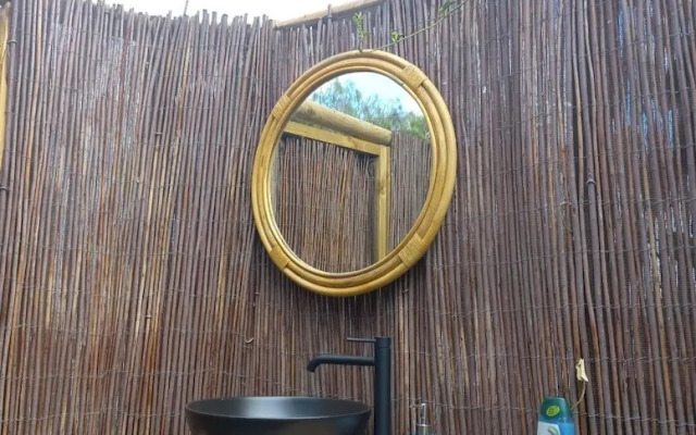 Studio With Pool, Garden and Open Roof Bathroom