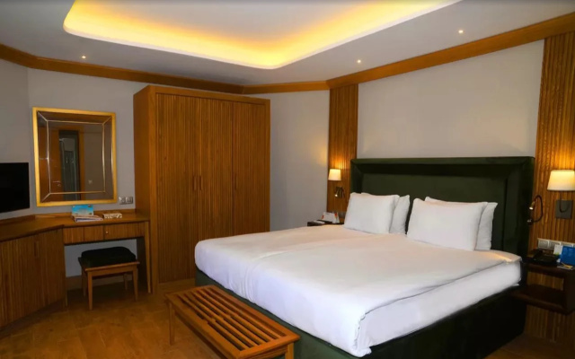 Отель Club & Hotel Letoonia