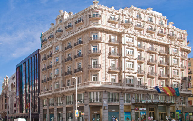 Отель NH Collection Madrid Gran Vía Испания, Мадрид - 1 отзыв об отеле, цены и фото номеров - забронировать отель NH Collection Madrid Gran Vía онлайн вид на фасад