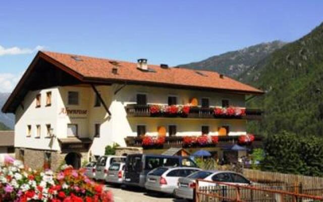 Отель Residence Alpenrose Монклассико вид на фасад