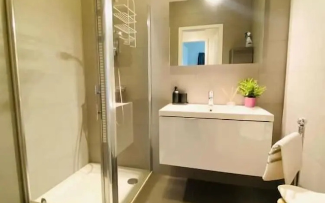 3 bedrooms in Center w Terrace&Parking