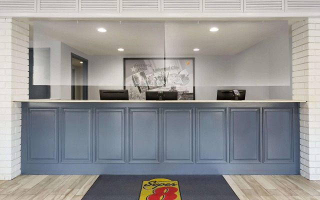 Super 8 by Wyndham Universal City