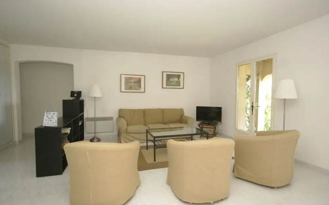 Lush Holiday Home in Draguignan With Private Garden