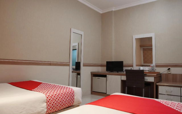 OYO 742 Mona Plaza Hotel