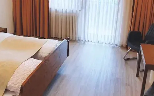 Hotel Saresma Garni