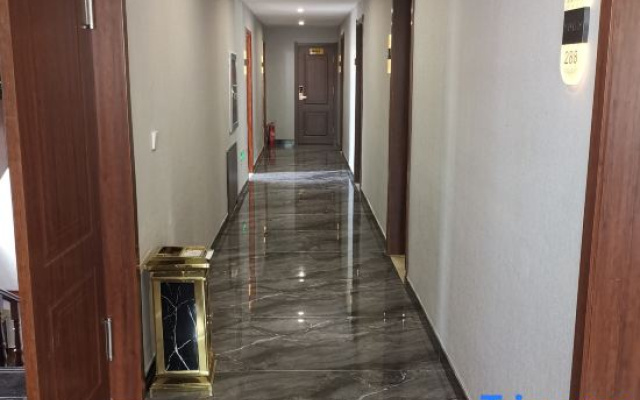 Linghai Haolai Business Hotel