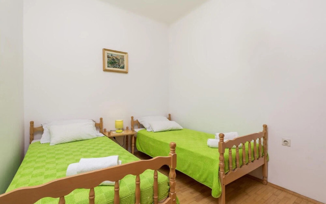 Beautiful Apartment in Omisalj With 1 Bedrooms and Wifi