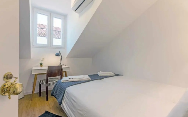 Bairro Alto Palace  Apartment for Large Groups