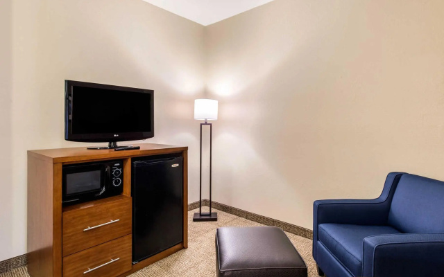 Holiday Inn Express Hotel & Suites Houston Intercontinental East