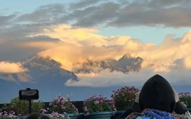 Lijiang Minaduanyi Snow Mountain Viewing Holiday B&B