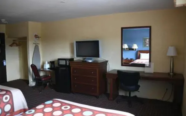 Super 8 Motel - Weymouth/boston Area