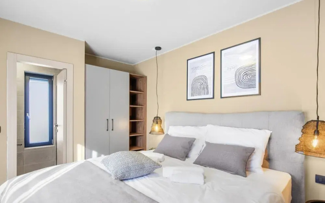 Apartment Near Beach With Pool