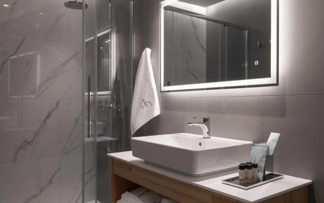 One Bedroom Apartment with Private Balcony
