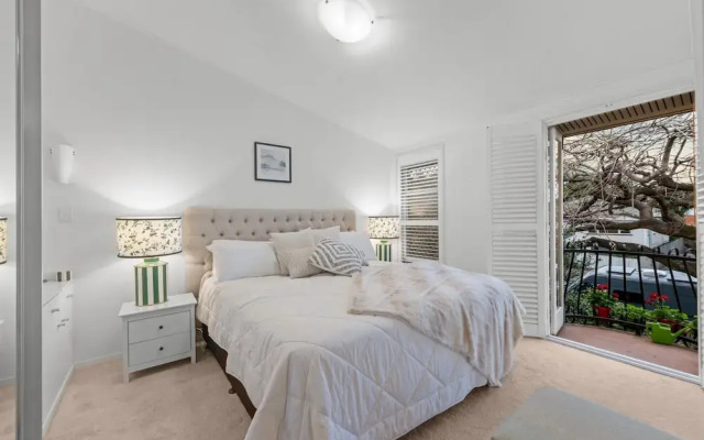 Charming 2-bed Terrace in Prestigious Ascot