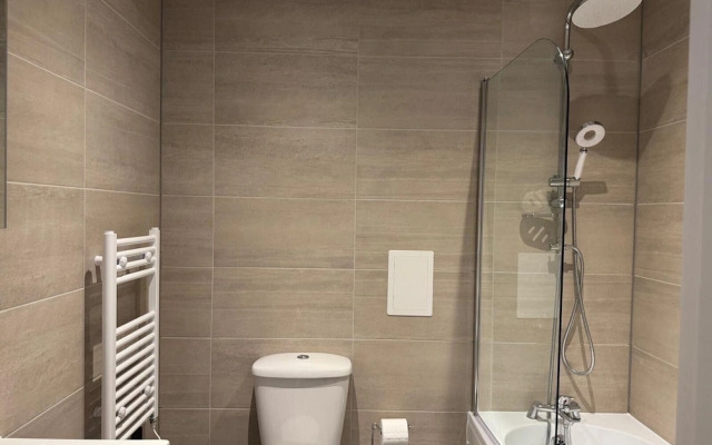 Contractor Accommodation, Swindon , Cheap Parking
