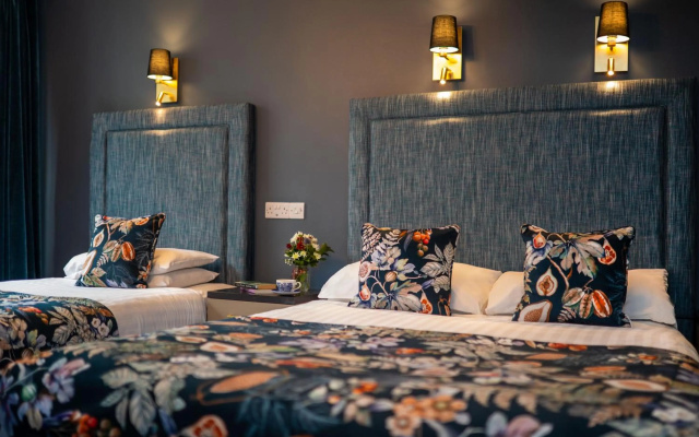 Falls Hotel & Spa