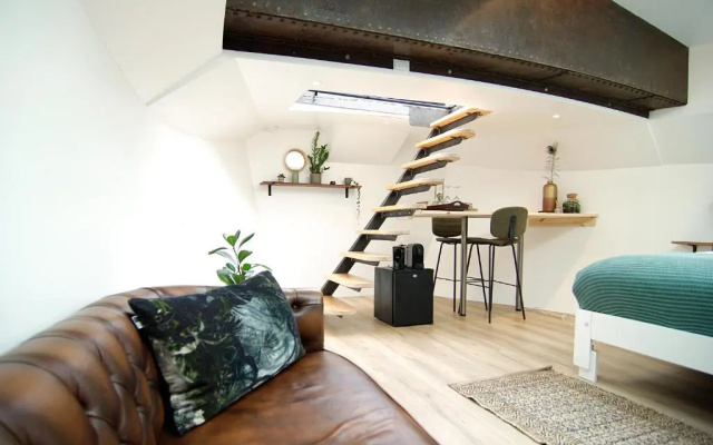 Eco HouseBoat
