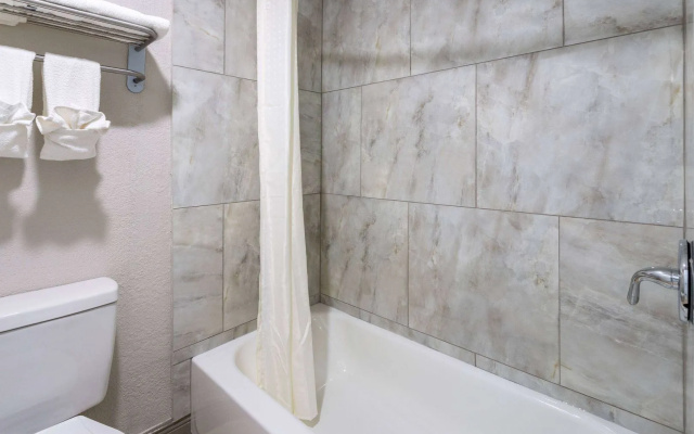 Travelodge by Wyndham Kingsland GA