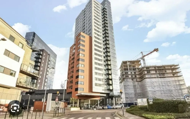Stunning 3-bed, 3-bath Apartment in Southampton