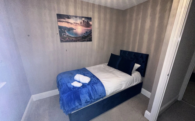 Beautiful 5 Bed Detached House - Sleeps 9