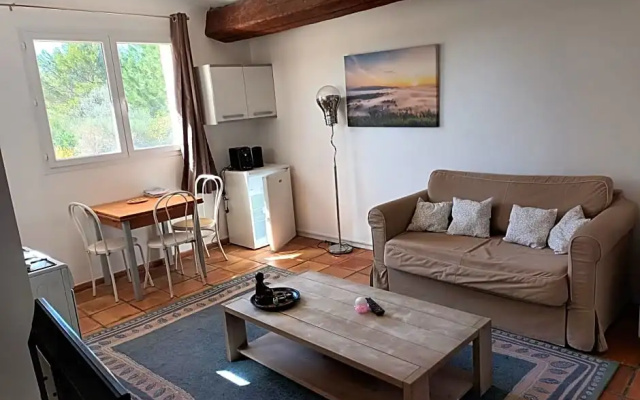 Chambres tomate, dans maison avec petit escalier et Stanna, à 6km du festival de piano de la roque d'anthéron