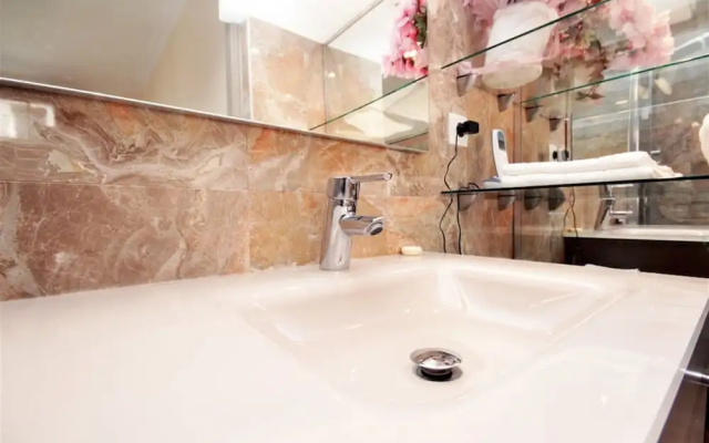 2 rooms - next to the Eiffel tower - Trocadéro