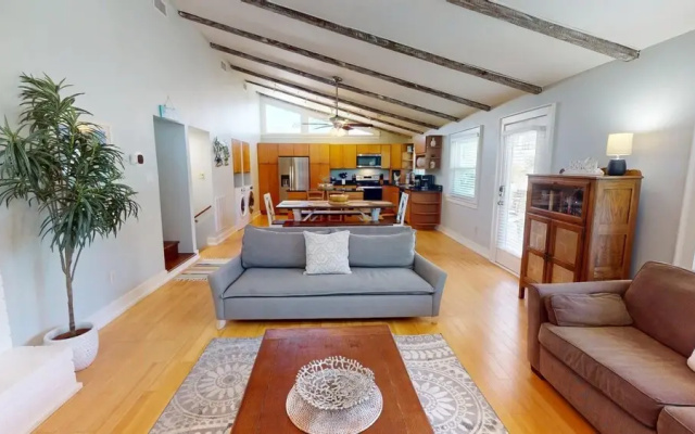 Peach on the Beach by Tybee Vacation Rentals