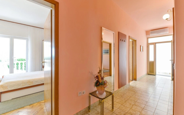 Beachfront Apartment Liveri 2