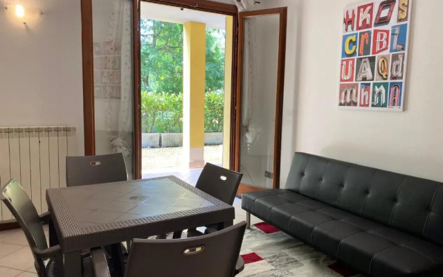Apartment with Private Garden in Residence with Pool