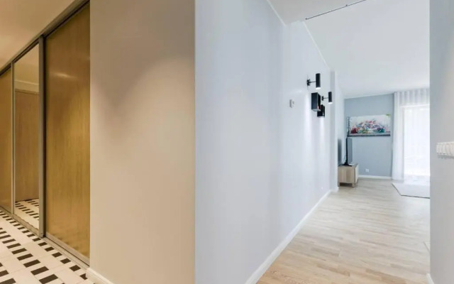 Central apartments, Quiet with Free Parking and AC.