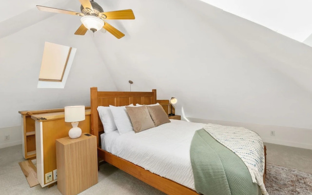 Lavish Retreat in Old Town - Walk Everywhere!