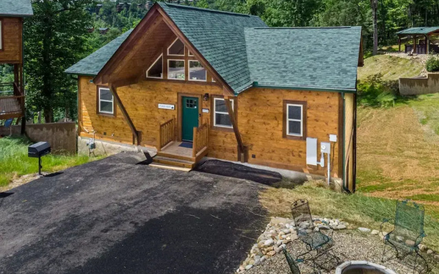 Serene Mountain Retreat 3BR Haven in Gatlinburg