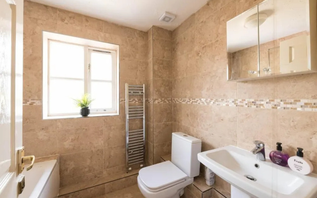 London Excel 3bed House Sleeps 6 - Car Park for 2
