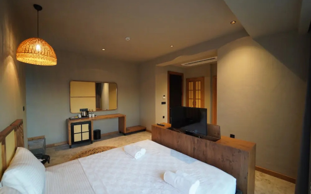 Icon Beach Suites Hotel