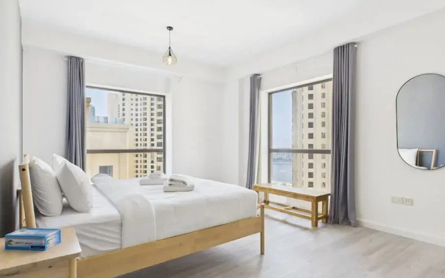Spacious 2 BR with Sea & Marina View
