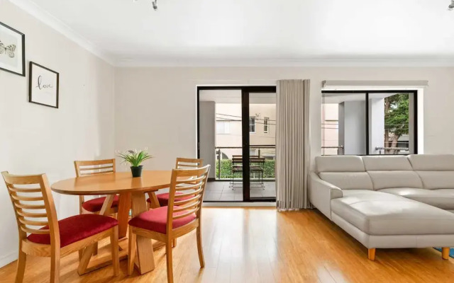 Lovely 2-bed With Balcony