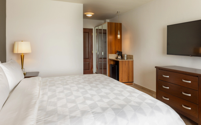 Holiday Inn Panama Canal by IHG