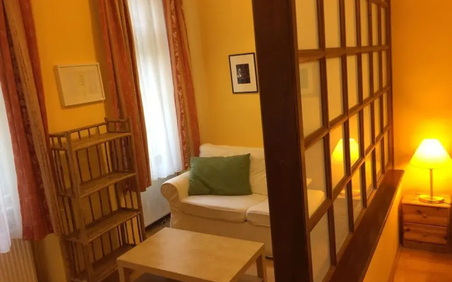 Club Apartments & Rooms