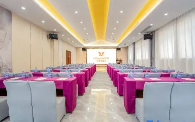 Vienna Hotel (Dongguan Machong Huayang Lake)