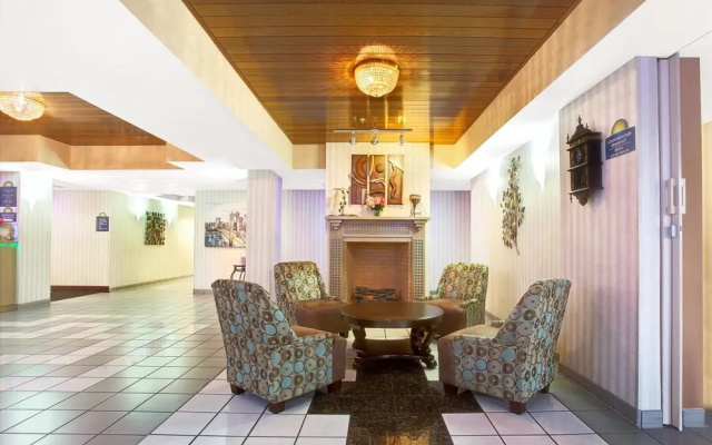 Days Inn & Suites Ridgeland