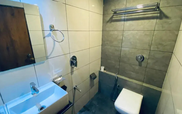 Palm Breeze Hotel - Colaba