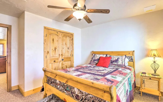Rustic Sterling Cabin: Walk to Palisade Lake!