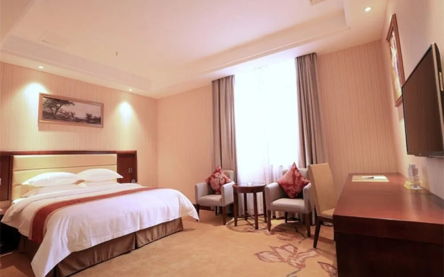 Vienna Hotel (Shenzhen Gongming Square Station)